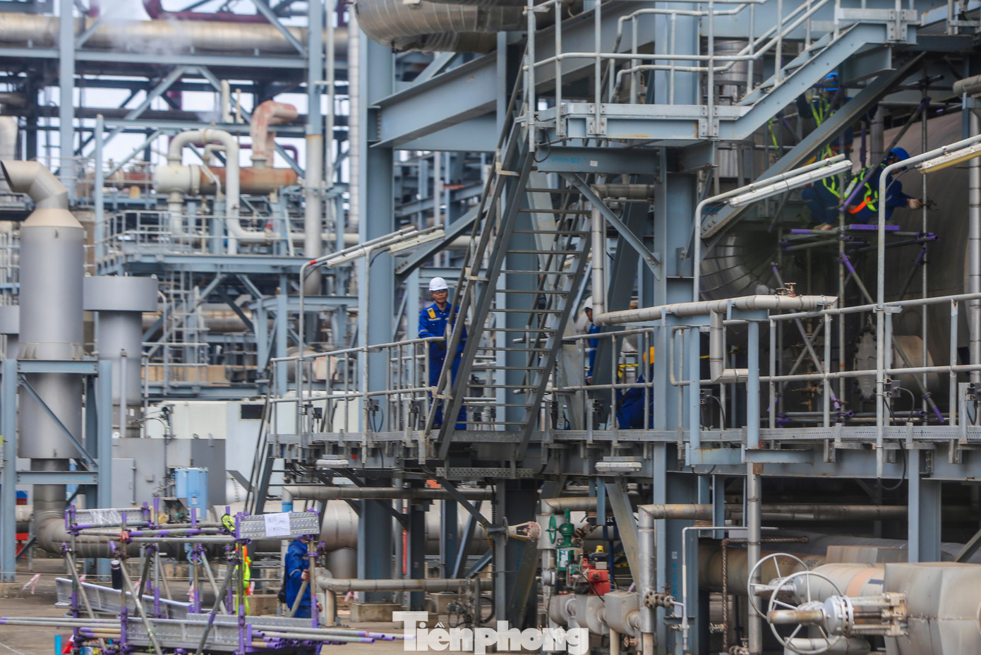 Cận cảnh nhà máy lọc hóa dầu lớn nhất nước - Ảnh 7