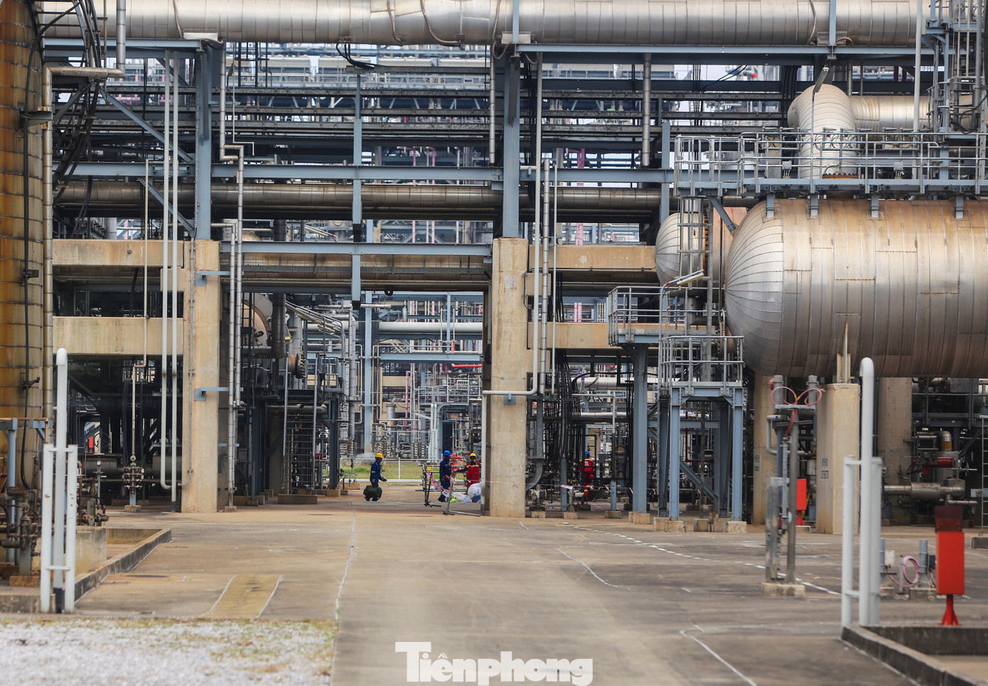 Cận cảnh nhà máy lọc hóa dầu lớn nhất nước - Ảnh 6