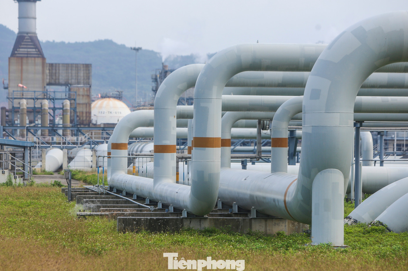 Cận cảnh nhà máy lọc hóa dầu lớn nhất nước - Ảnh 9