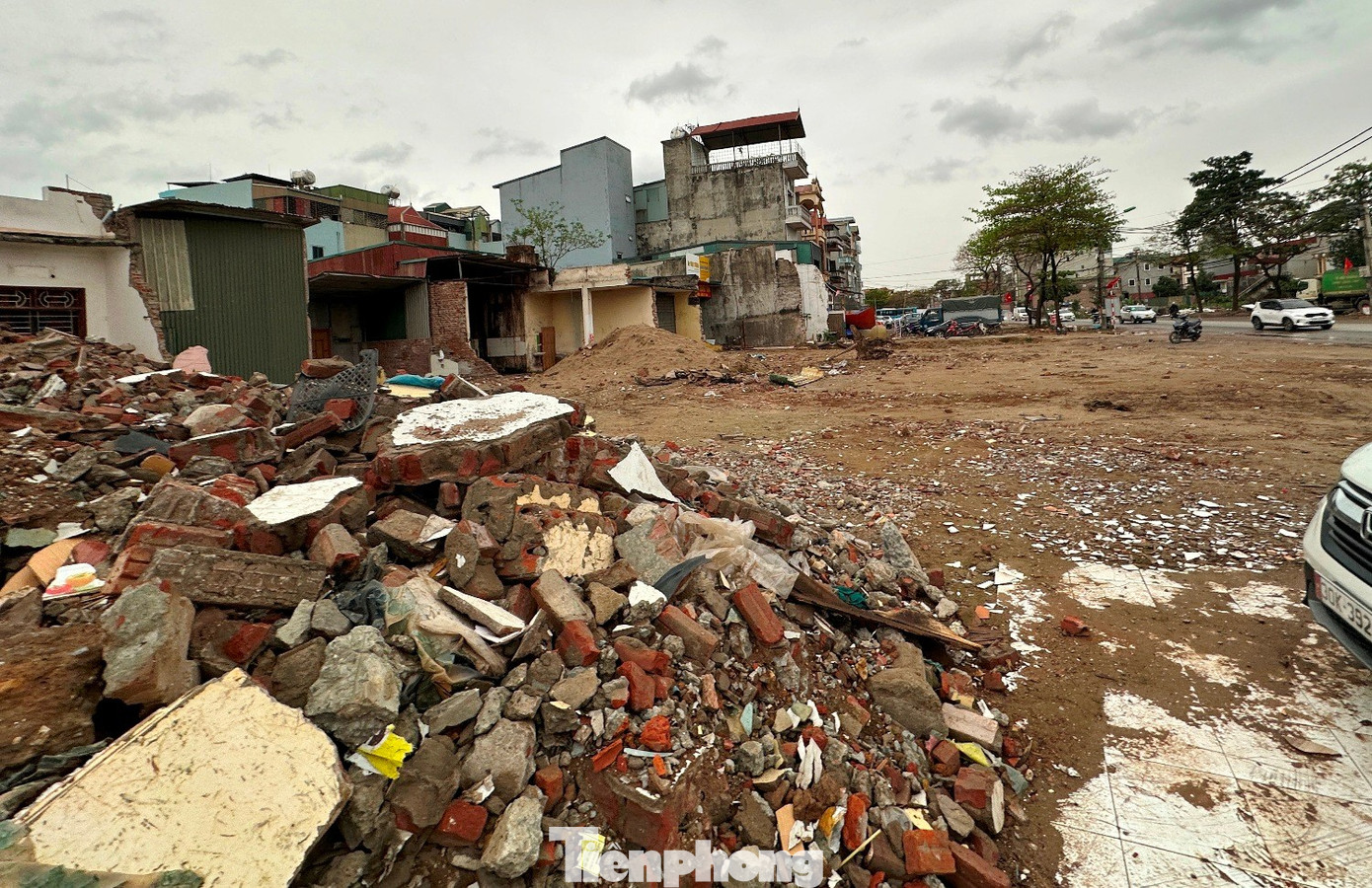 Dự án mở rộng QL6 qua 3 phường Hà Nội: Nhiều đoạn vẫn ‘tê liệt’ vì vướng mặt bằng - Ảnh 3