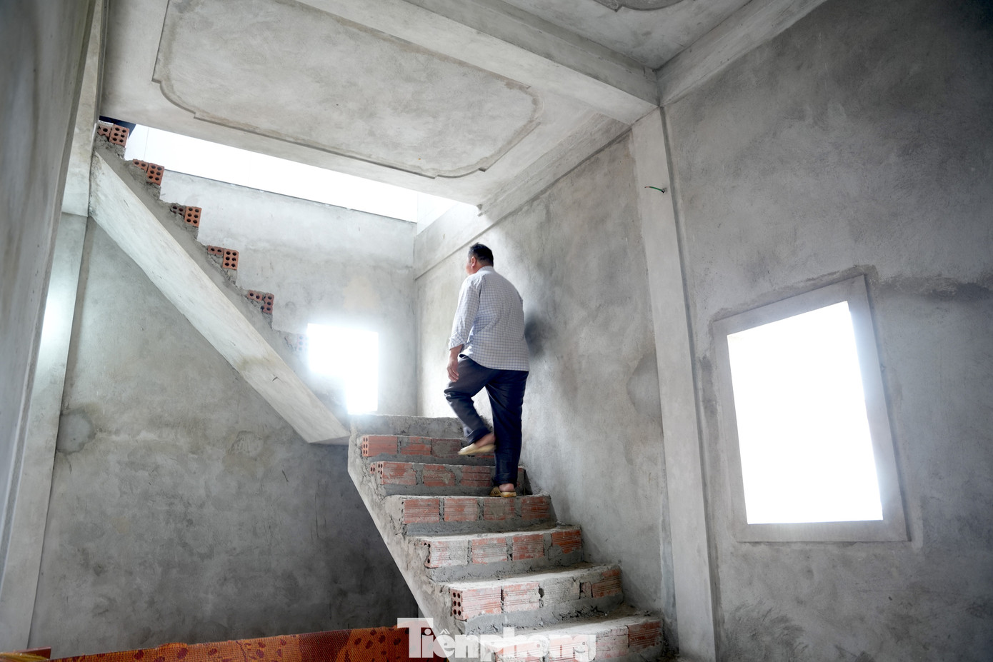 Bất ngờ về người đàn ông mù rong ruổi bán tăm, xây căn nhà 5 tỷ đồng - Ảnh 11