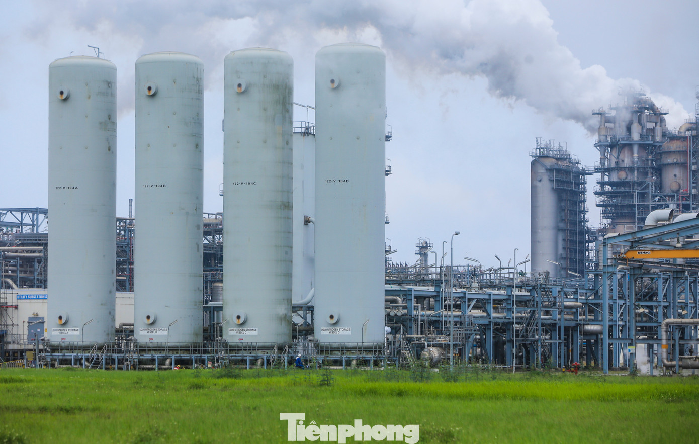 Cận cảnh nhà máy lọc hóa dầu lớn nhất nước - Ảnh 11