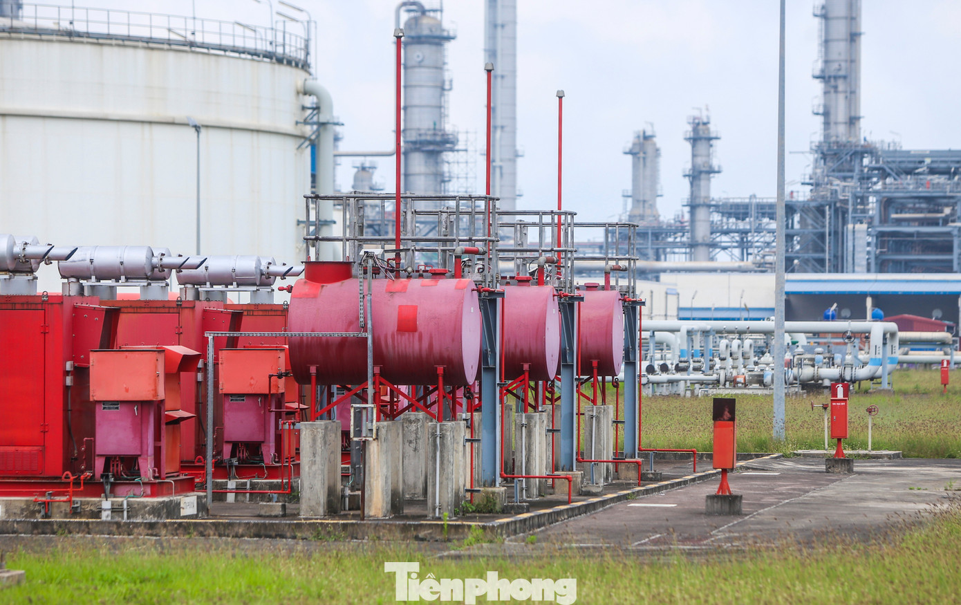 Cận cảnh nhà máy lọc hóa dầu lớn nhất nước - Ảnh 19