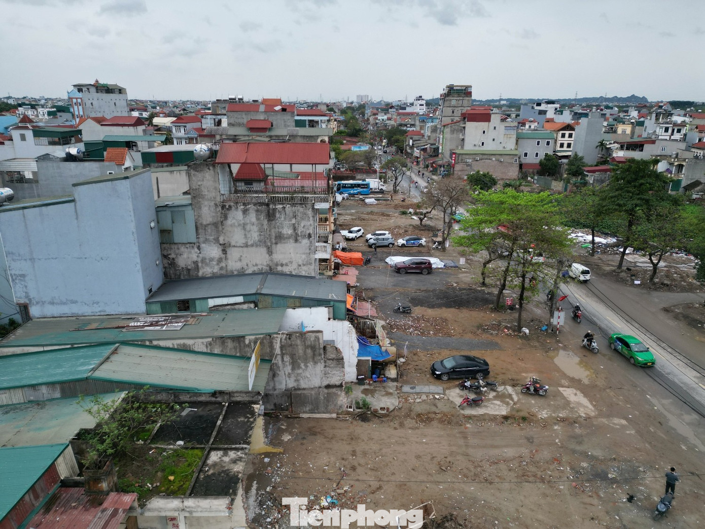 Dự án mở rộng QL6 qua 3 phường Hà Nội: Nhiều đoạn vẫn ‘tê liệt’ vì vướng mặt bằng - Ảnh 4