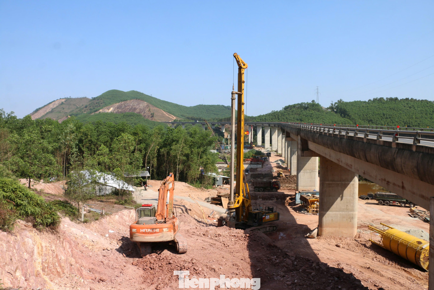 Hối hả trên công trình trọng điểm - Ảnh 3