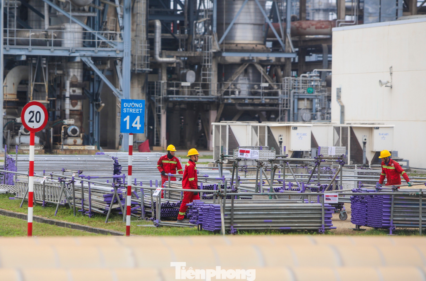 Cận cảnh nhà máy lọc hóa dầu lớn nhất nước - Ảnh 18
