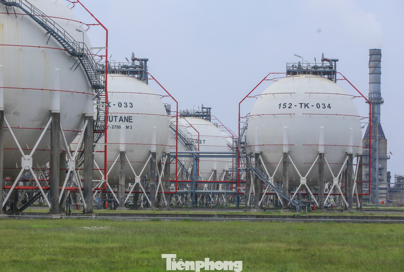 Cận cảnh nhà máy lọc hóa dầu lớn nhất nước - Ảnh 16