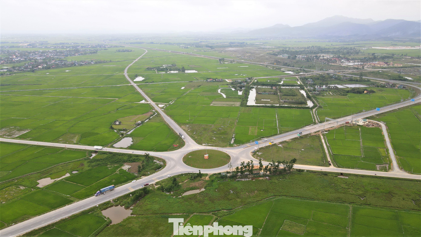 Đường hơn 500 tỷ đồng kết nối cao tốc Bắc - Nam 'đứt đoạn' vì vướng mặt bằng - Ảnh 8