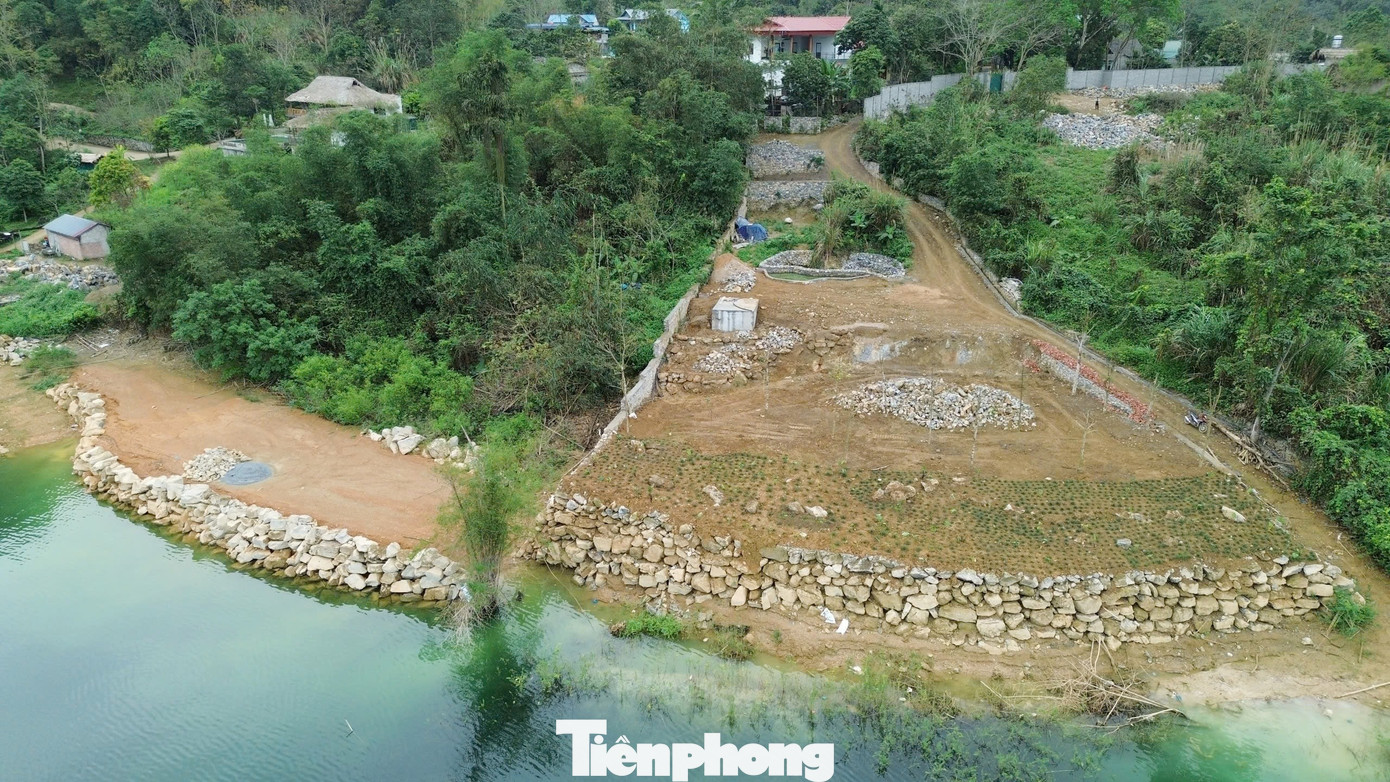 Vụ bạt núi, lấn hồ du lịch quốc gia: Gần một tháng vẫn chưa bốc dỡ xong khu đất vi phạm - Ảnh 5