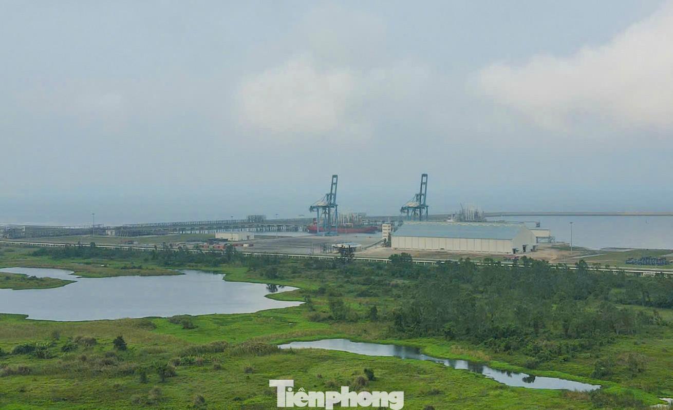 Cận cảnh nhà máy lọc hóa dầu lớn nhất nước - Ảnh 12