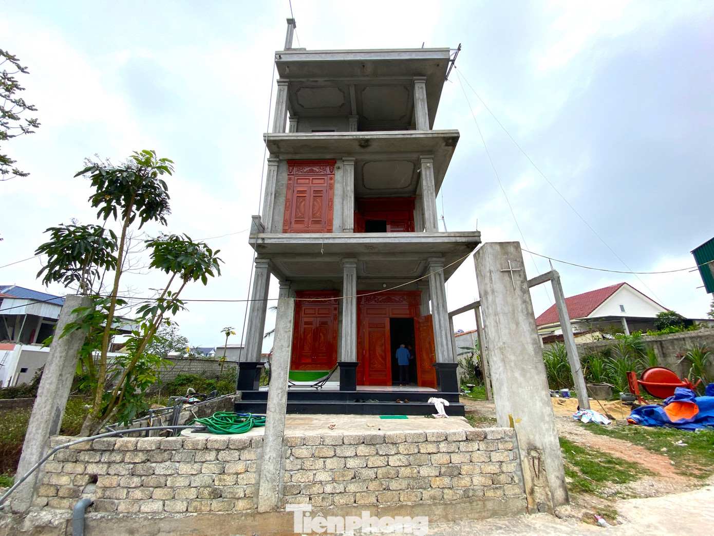 Bất ngờ về người đàn ông mù rong ruổi bán tăm, xây căn nhà 5 tỷ đồng - Ảnh 7