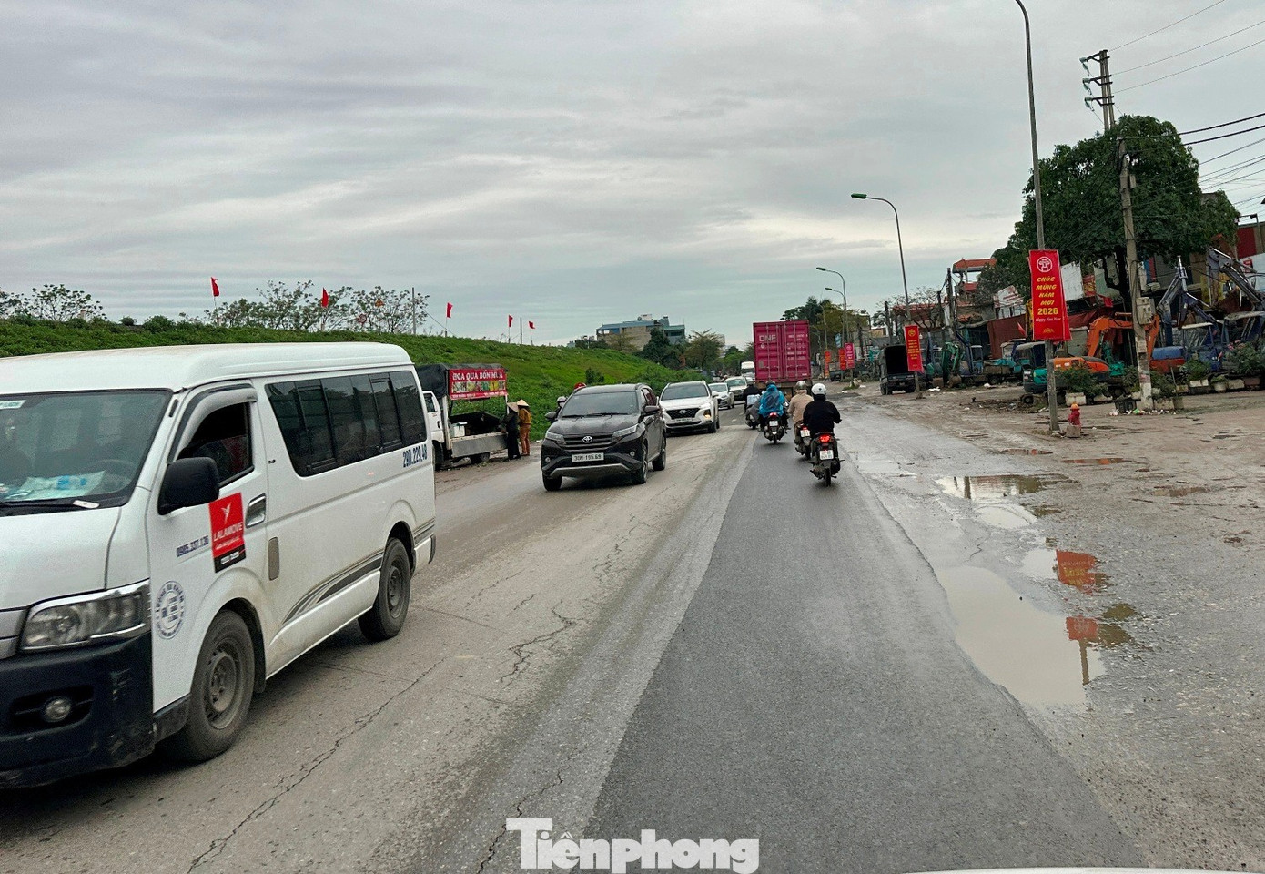 Dự án mở rộng QL6 qua 3 phường Hà Nội: Nhiều đoạn vẫn ‘tê liệt’ vì vướng mặt bằng - Ảnh 7