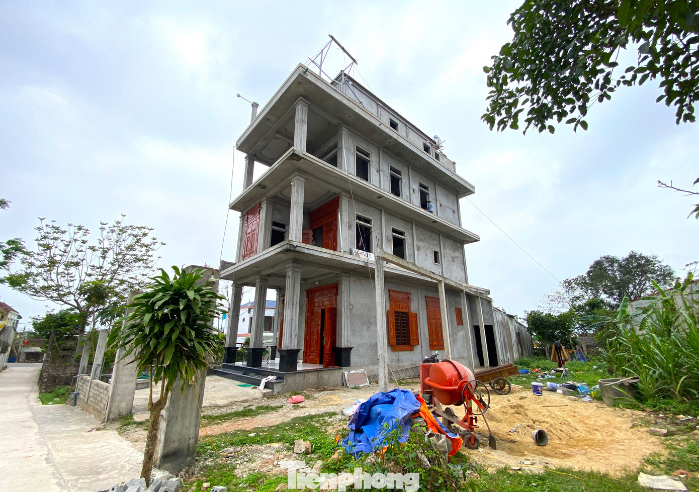 Bất ngờ về người đàn ông mù rong ruổi bán tăm, xây căn nhà 5 tỷ đồng - Ảnh 6