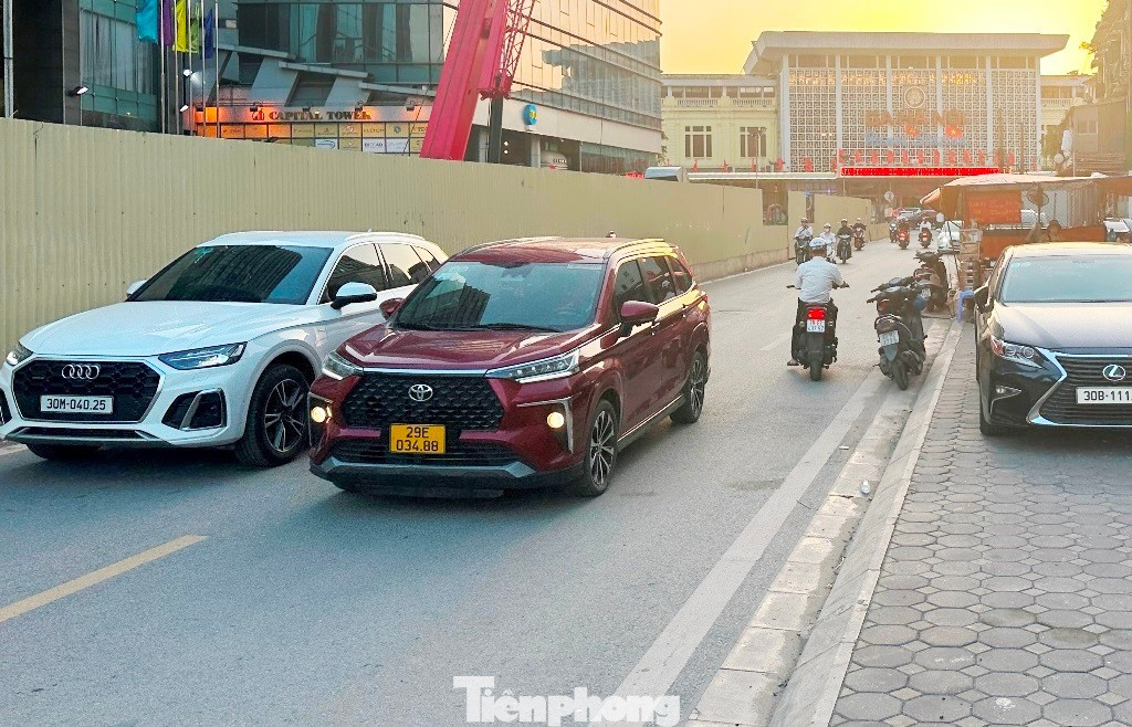 Hà Nội cấm xe đi đường Trần Hưng Đạo để thi công metro - Ảnh 1