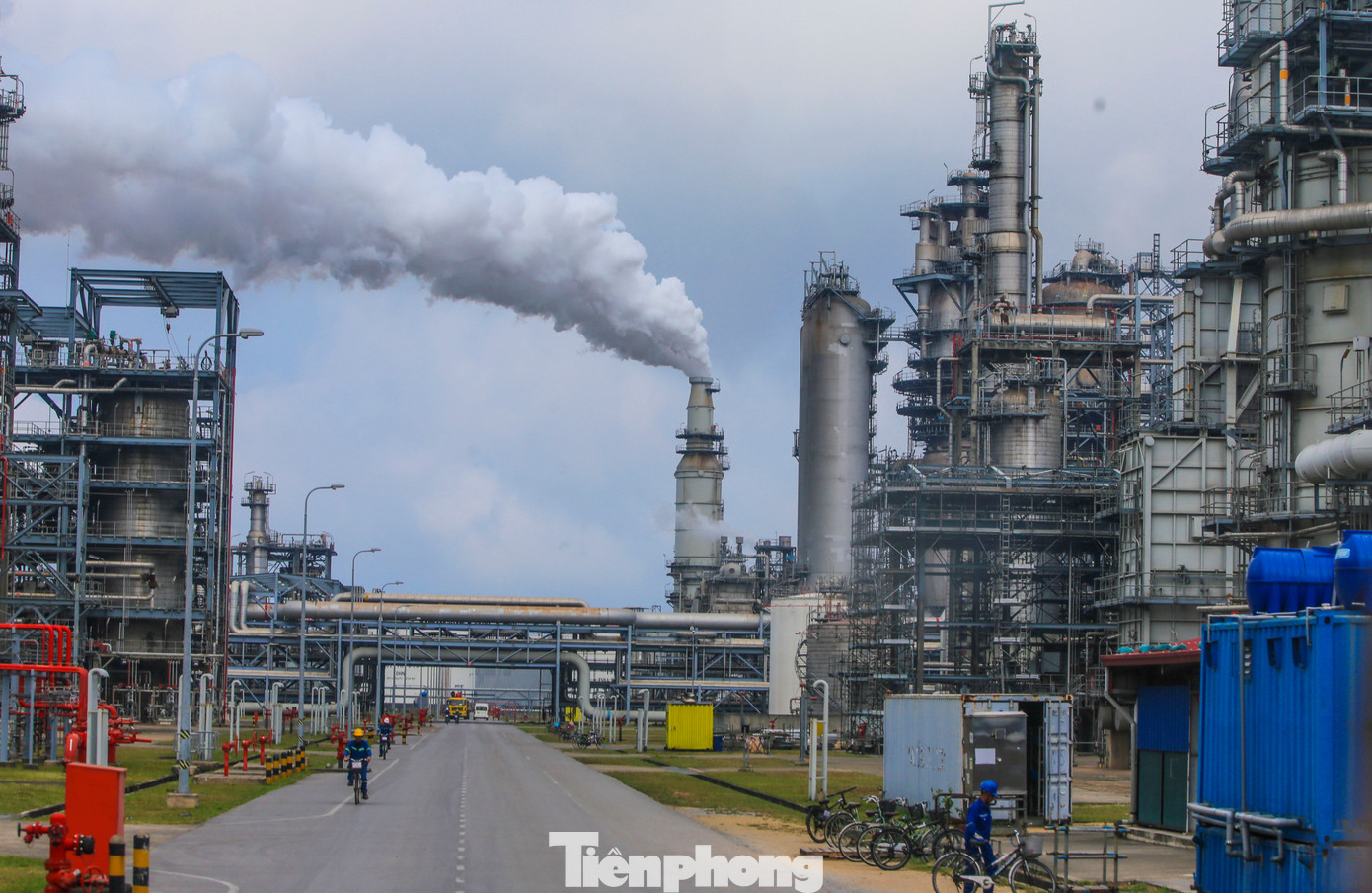 Cận cảnh nhà máy lọc hóa dầu lớn nhất nước - Ảnh 2