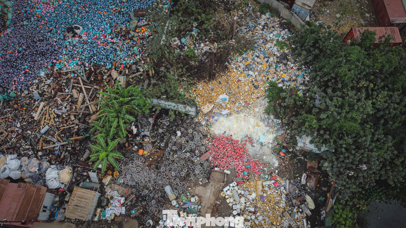 ‘Núi’ phế liệu trên khu đất nông nghiệp rộng 4,3ha ở Hà Nội - Ảnh 10