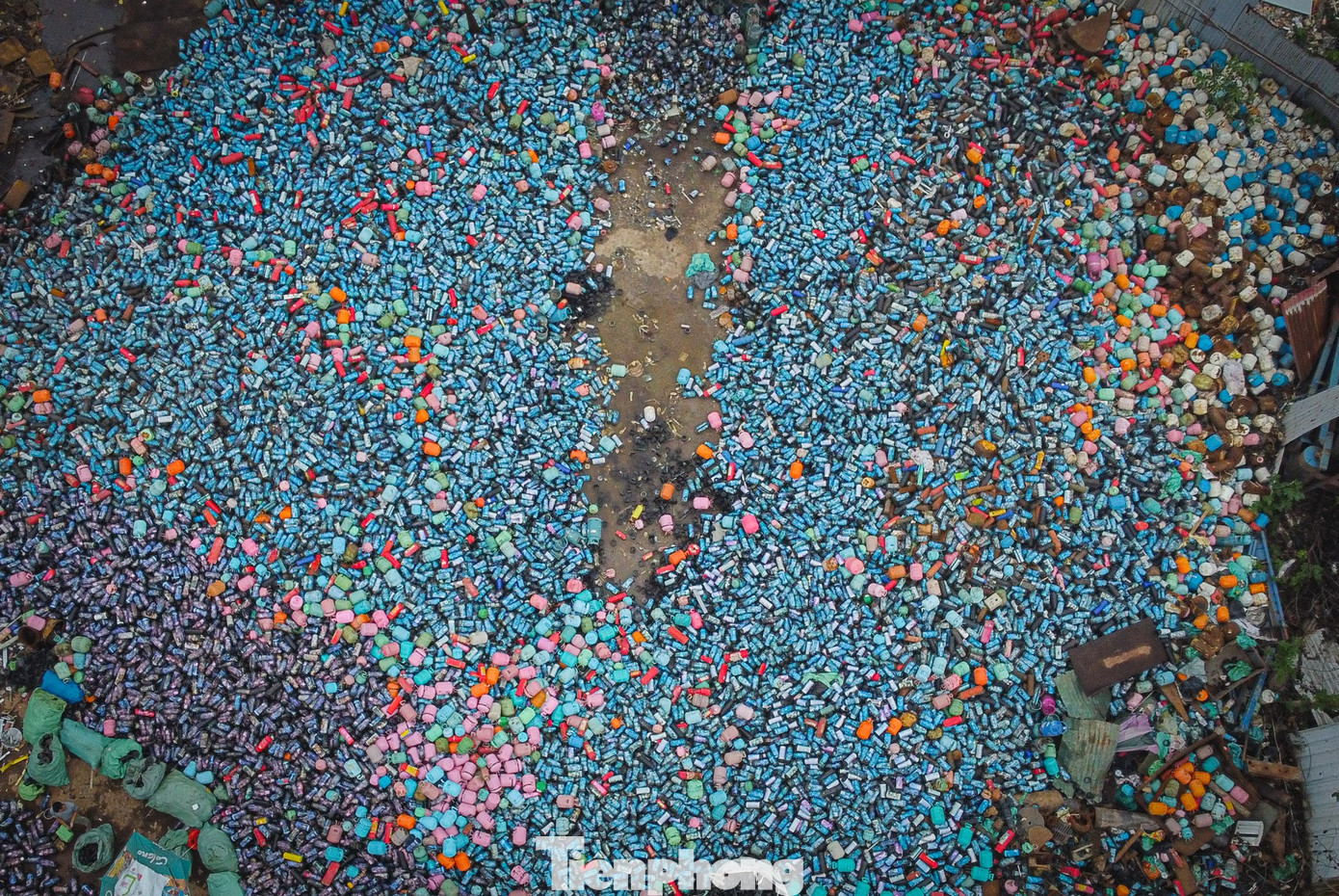 ‘Núi’ phế liệu trên khu đất nông nghiệp rộng 4,3ha ở Hà Nội - Ảnh 9