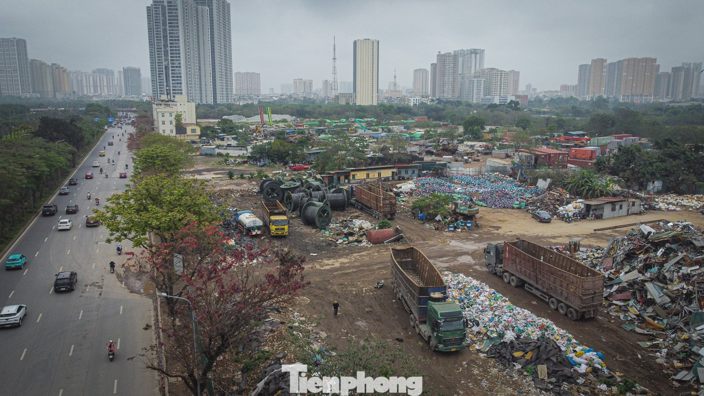 Hà Nội: Đào hào, dựng barie phong toả 4,3ha đất vi phạm tại phường Đại Mỗ - Ảnh 1