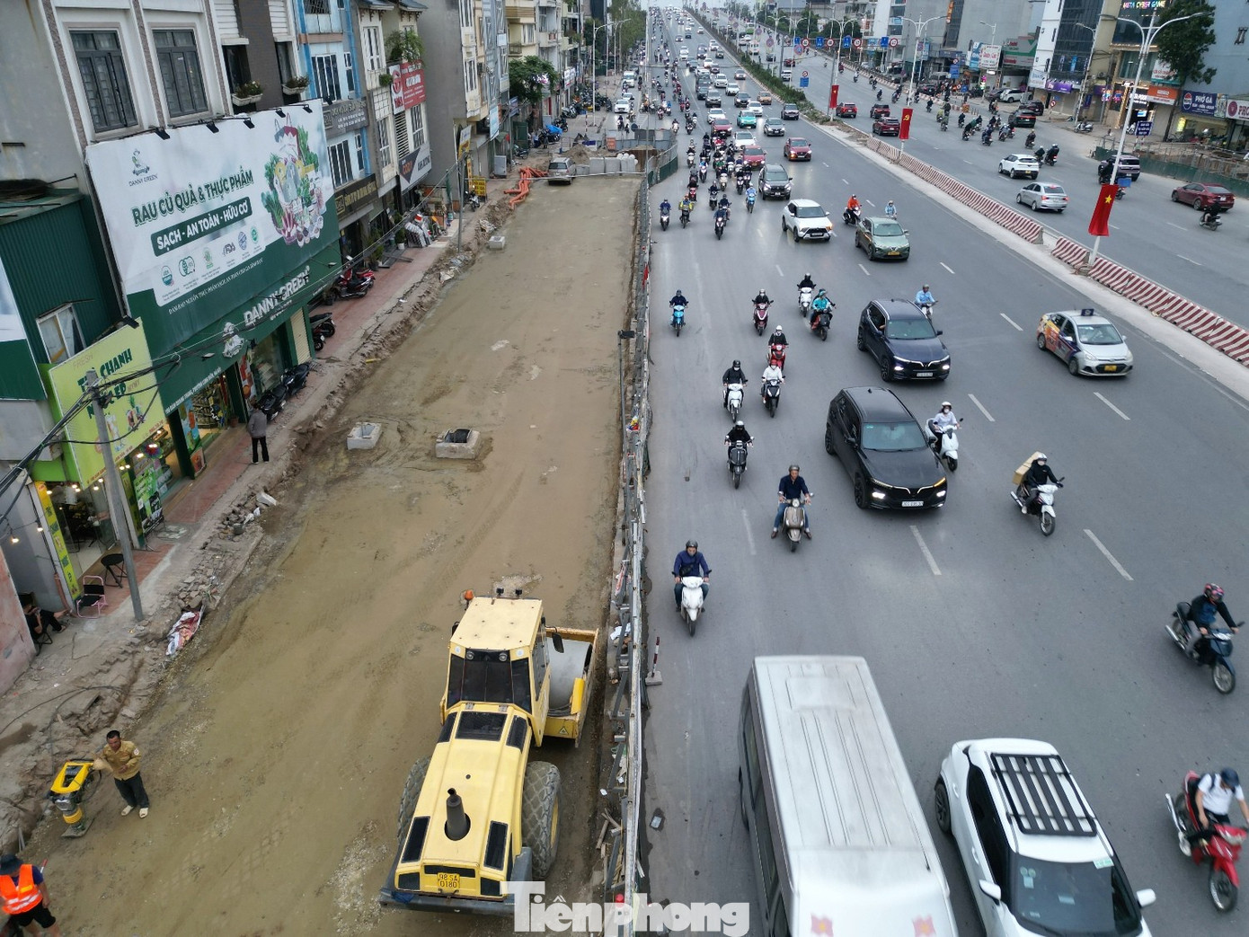 Rào chắn tại nút giao Cổ Linh để phục vụ dự án thi công hầm chui - Ảnh 6