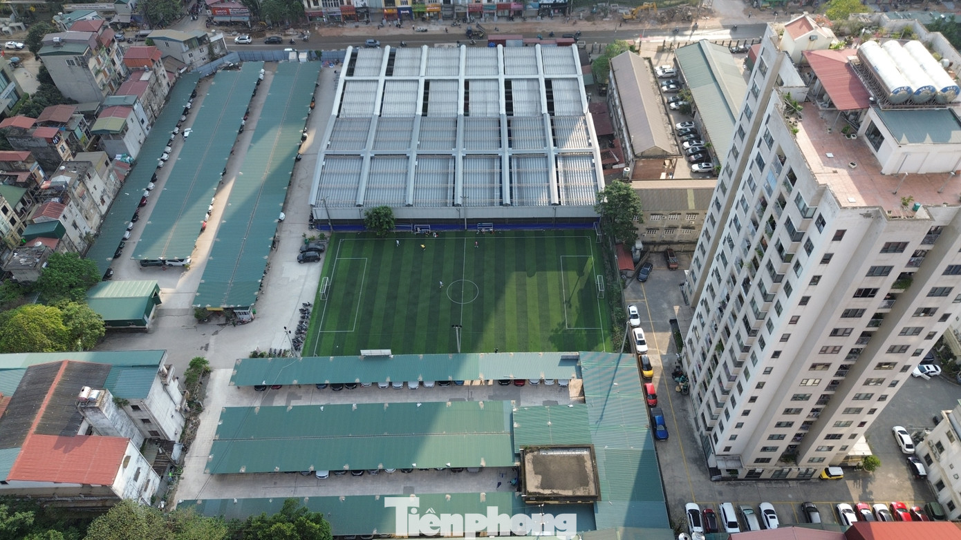 Cận cảnh tổ hợp sân bóng, Pickleball, bãi xe trái phép 'khủng' trên đất dự án ở Hà Nội - Ảnh 10