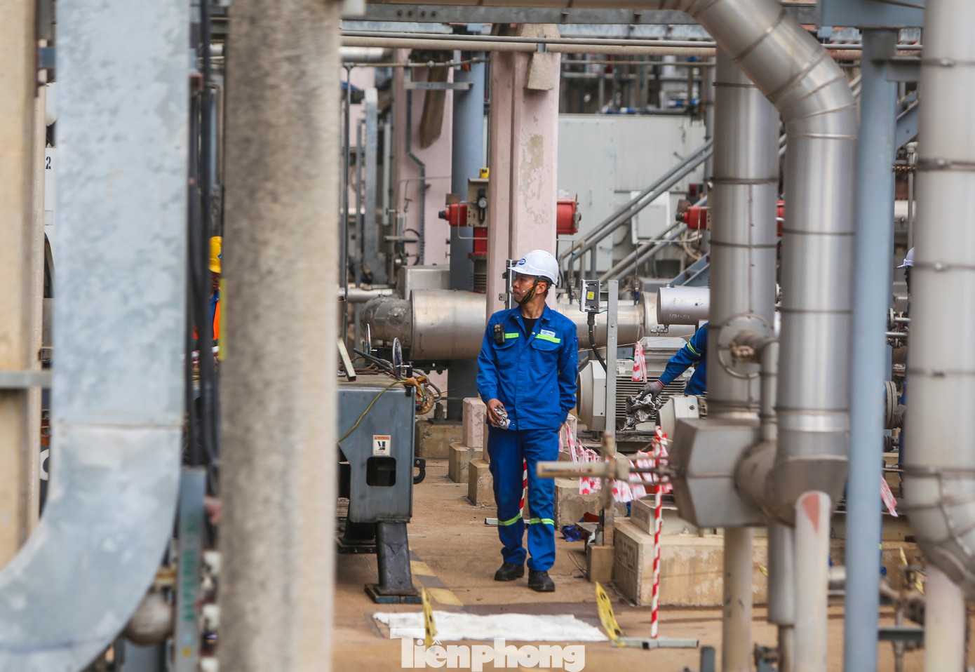 Cận cảnh nhà máy lọc hóa dầu lớn nhất nước - Ảnh 4