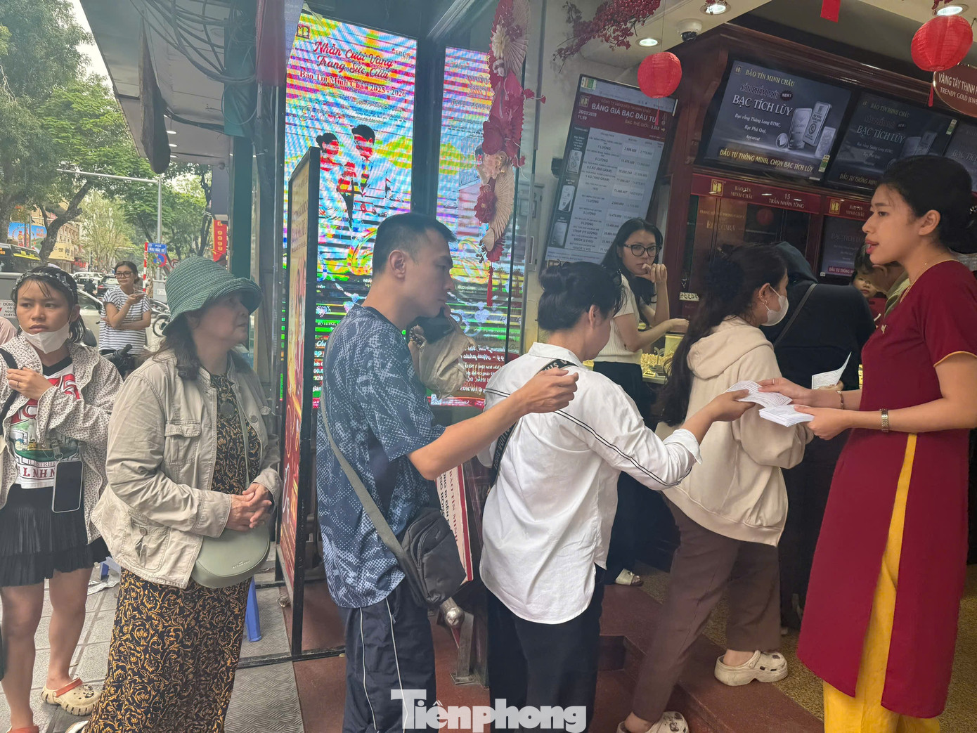 Bảo Tín Minh Châu bất ngờ bán vàng kiểu mới - Ảnh 3