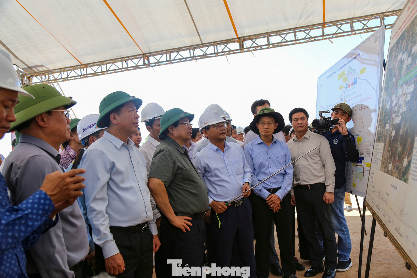 Thủ tướng kiểm tra dự án đường băng sân bay Phù Cát - Ảnh 2