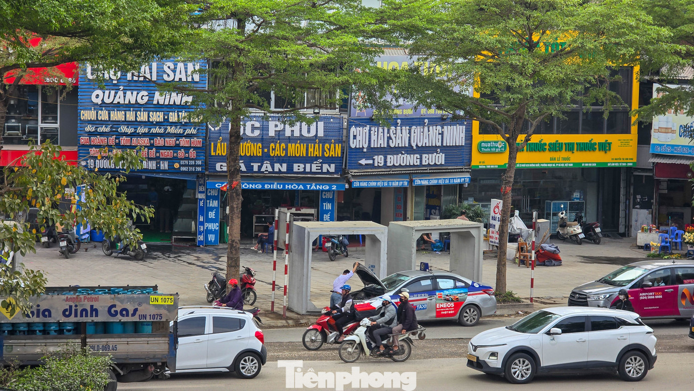 Đào đường, dựng rào chắn thi công cống ngầm khẩn cấp lưu vực Tô Lịch - Tả Nhuệ - Ảnh 8