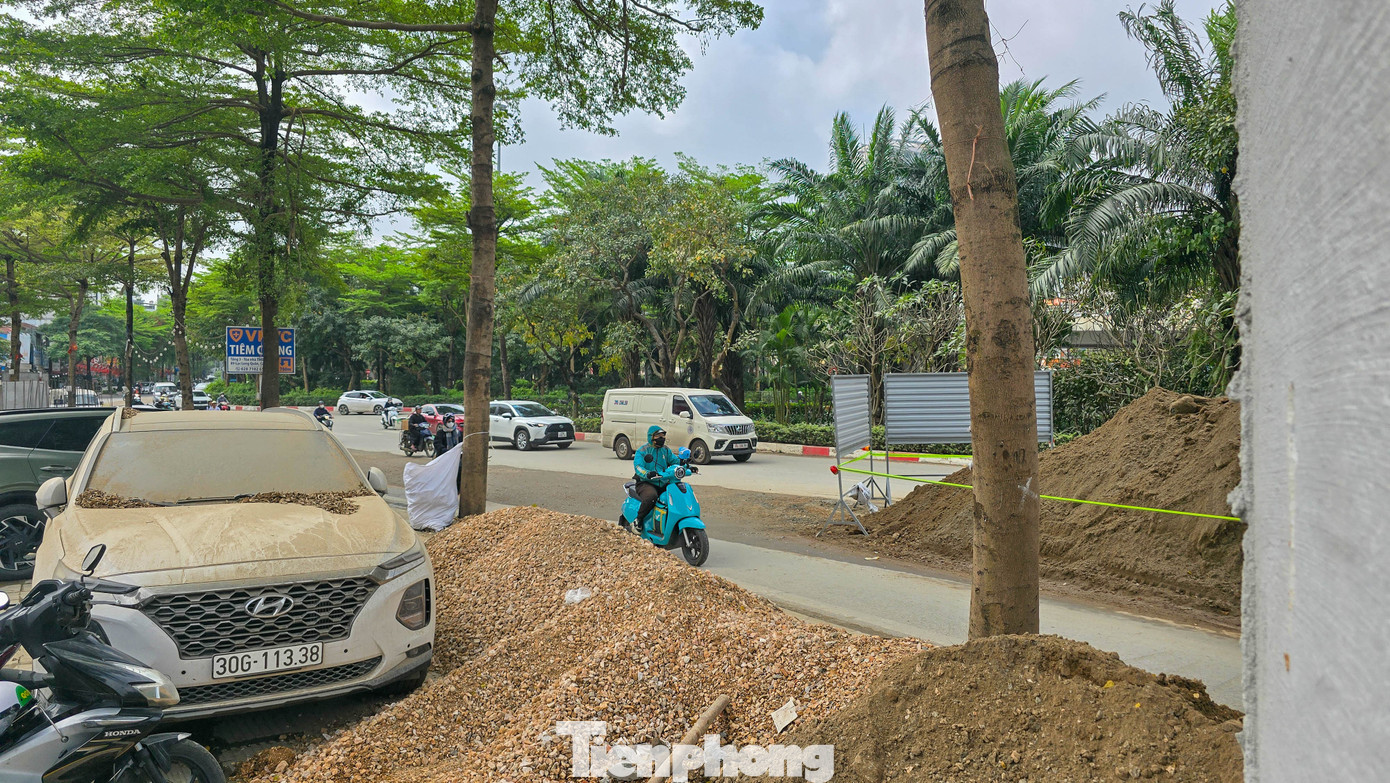 Đào đường, dựng rào chắn thi công cống ngầm khẩn cấp lưu vực Tô Lịch - Tả Nhuệ - Ảnh 12