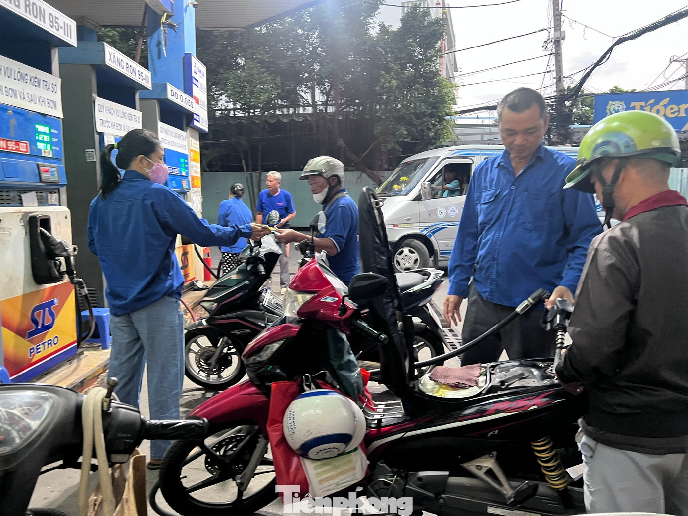 Các nền tảng 'tung chiêu' giữ chân tài xế - Ảnh 4