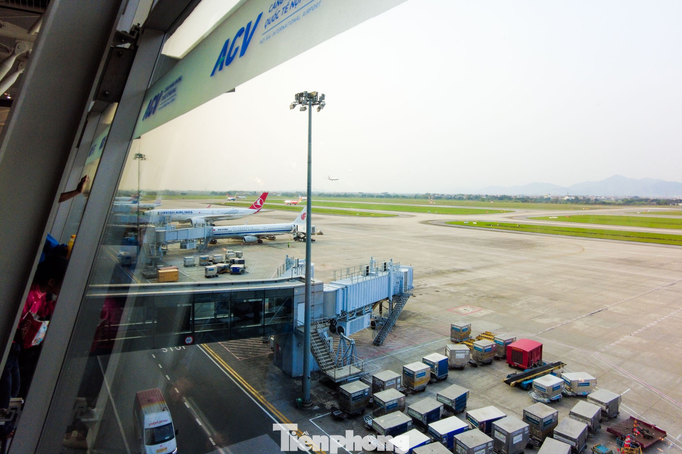 Cận cảnh máy bay 'nhà giàu' Trung Đông đang nằm chờ ở Nội Bài - Ảnh 3