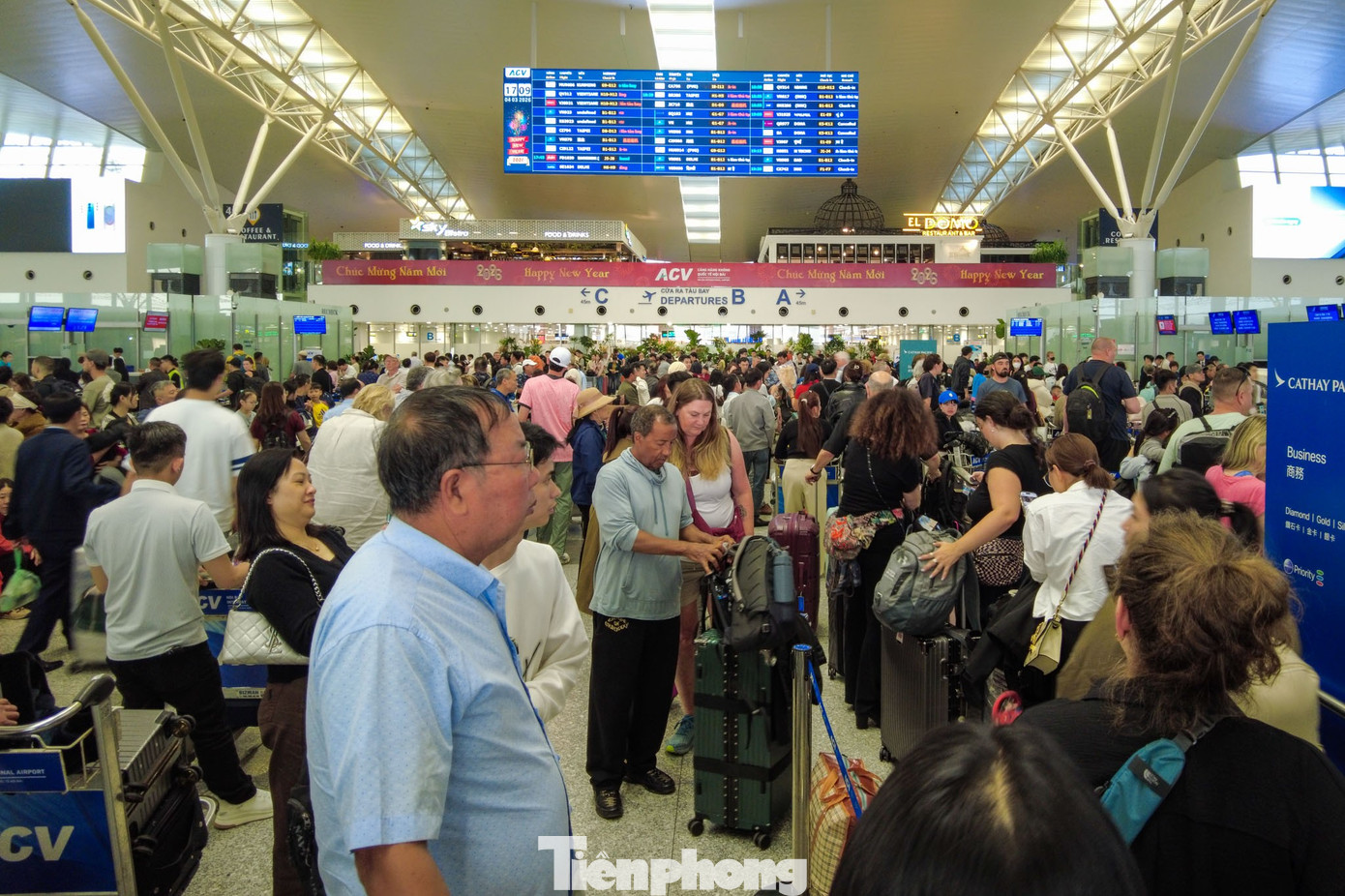 Cận cảnh máy bay 'nhà giàu' Trung Đông đang nằm chờ ở Nội Bài - Ảnh 10