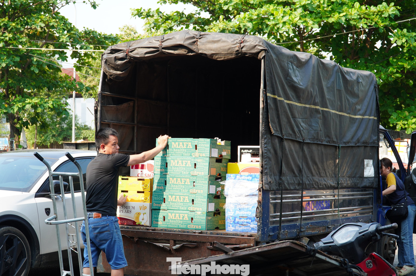Tiểu thương chợ đầu mối 'đứng ngồi không yên' vì cước phí phi mã - Ảnh 2