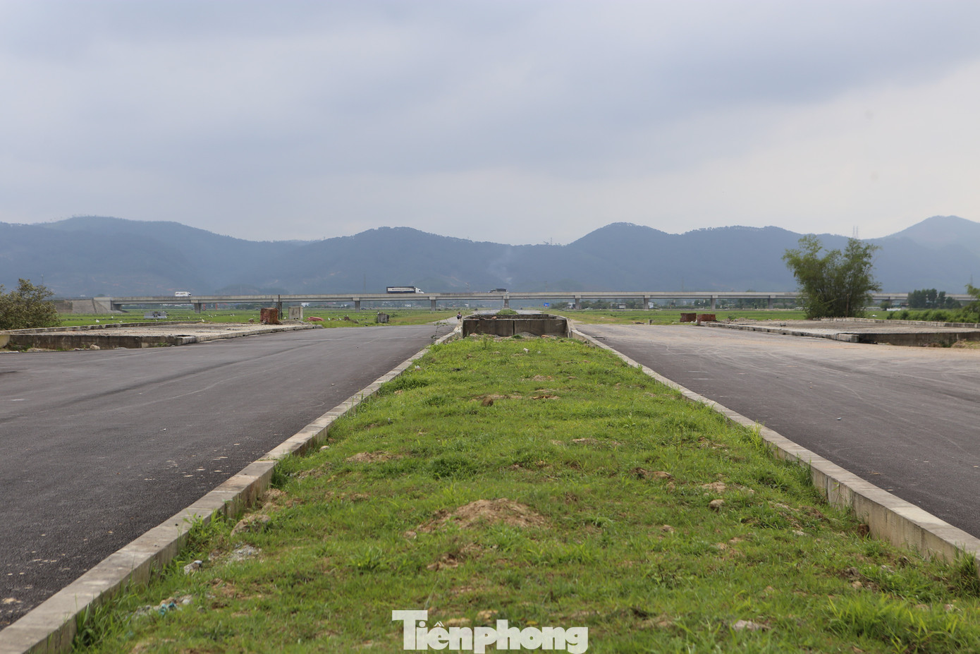 Đường hơn 500 tỷ đồng kết nối cao tốc Bắc - Nam 'đứt đoạn' vì vướng mặt bằng - Ảnh 5