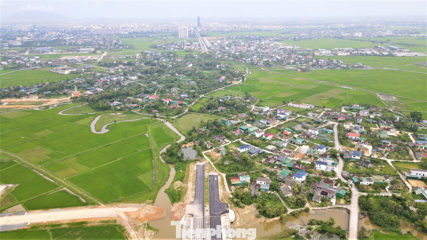 Đường hơn 500 tỷ đồng kết nối cao tốc Bắc - Nam 'đứt đoạn' vì vướng mặt bằng - Ảnh 1