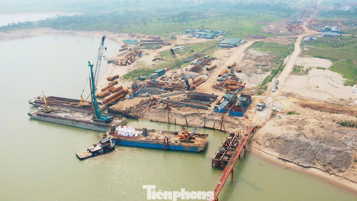 Cận cảnh đại công trường cầu Hồng Hà vượt sông Hồng, sau 5 tháng thi công - Ảnh 8