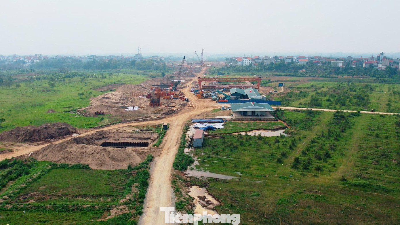 Cận cảnh đại công trường cầu Hồng Hà vượt sông Hồng, sau 5 tháng thi công - Ảnh 10