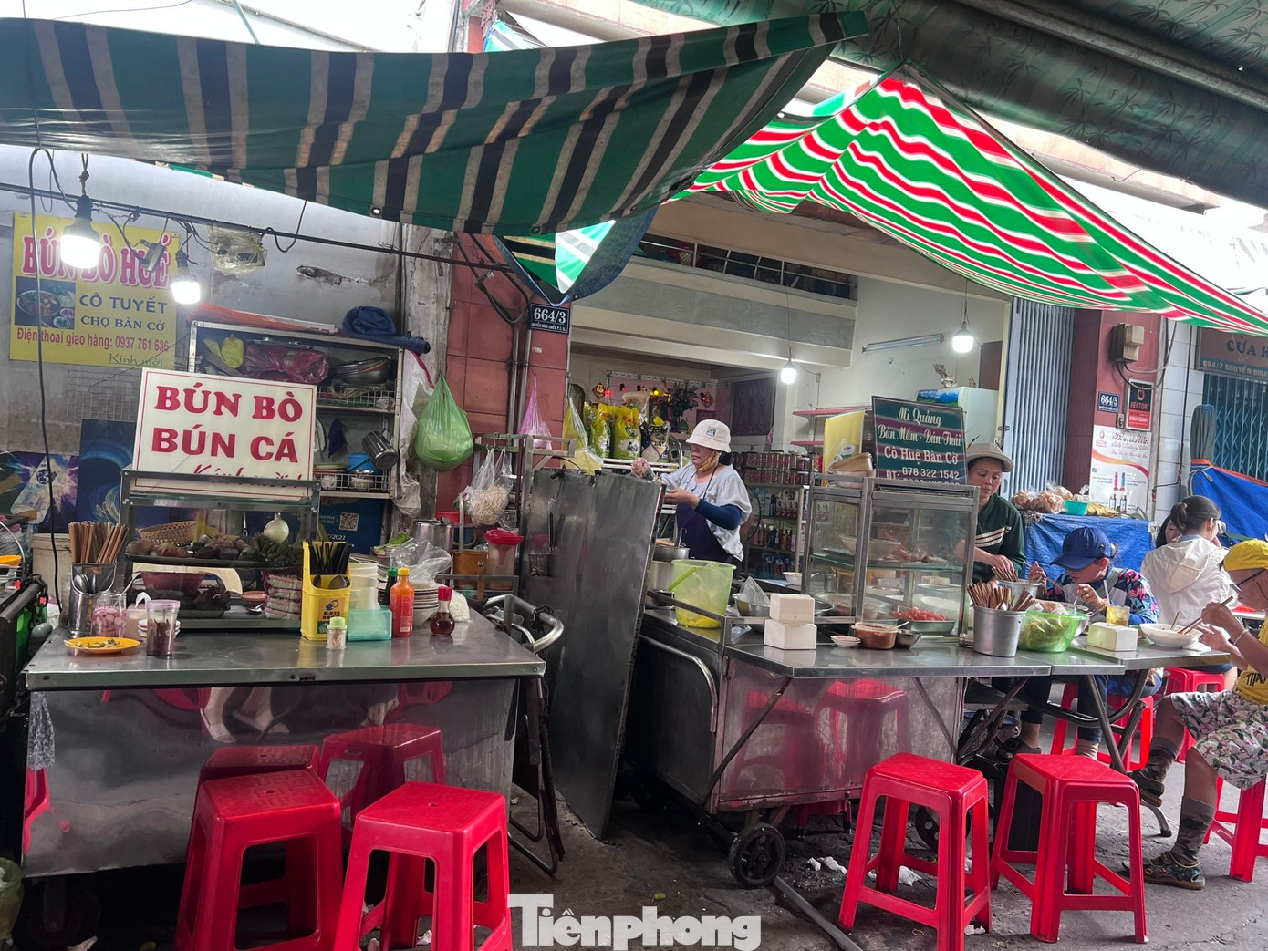 Nhiều mặt hàng, dịch vụ 'dậy sóng' theo giá xăng dầu - Ảnh 2