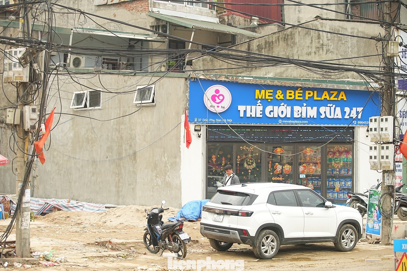 Kiến trúc kỳ dị của những căn nhà mặt đường Vành đai 1 Hà Nội - Ảnh 18