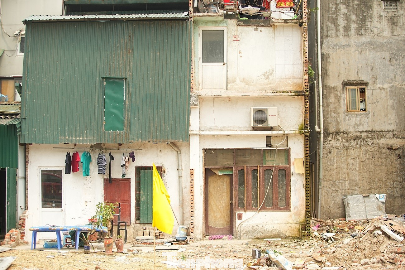 Kiến trúc kỳ dị của những căn nhà mặt đường Vành đai 1 Hà Nội - Ảnh 20