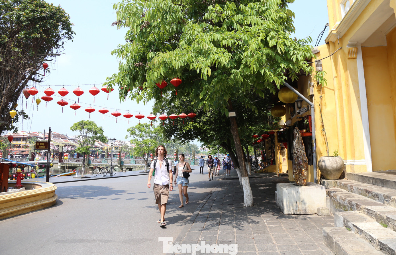 Diện mạo 'lạ' của phố cổ Hội An trước giờ G ‘siết’ vỉa hè - Ảnh 13