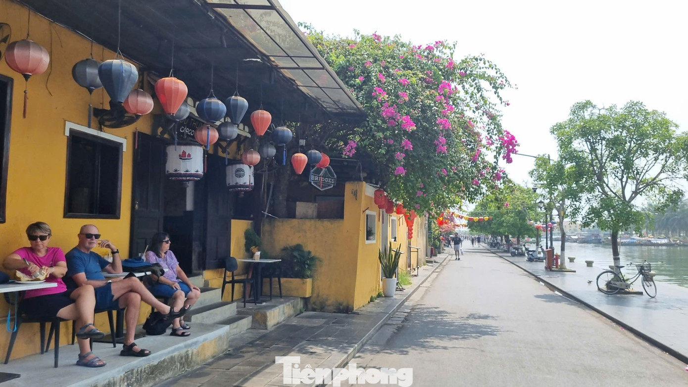 Diện mạo 'lạ' của phố cổ Hội An trước giờ G ‘siết’ vỉa hè - Ảnh 3