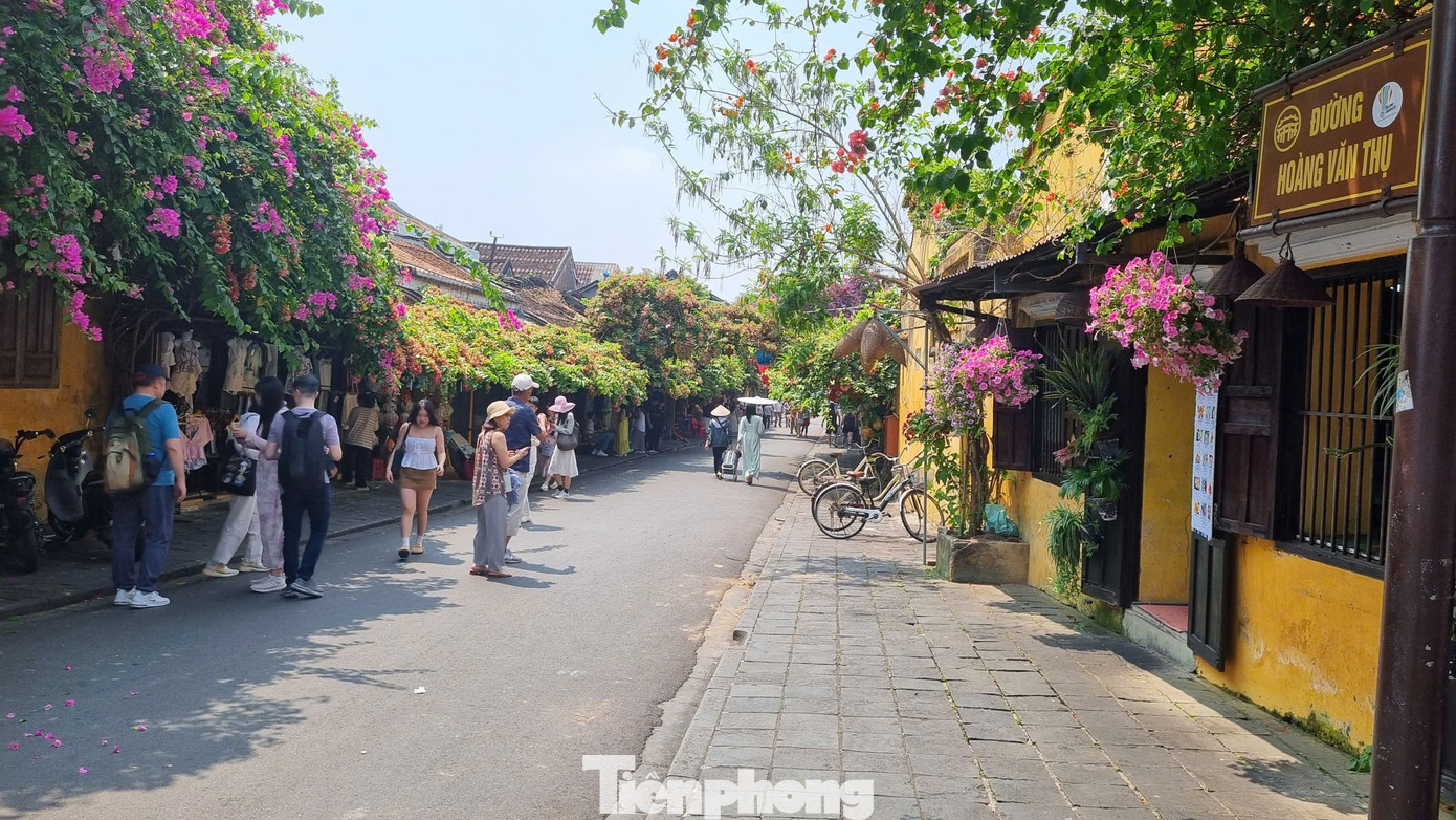 Diện mạo 'lạ' của phố cổ Hội An trước giờ G ‘siết’ vỉa hè - Ảnh 2