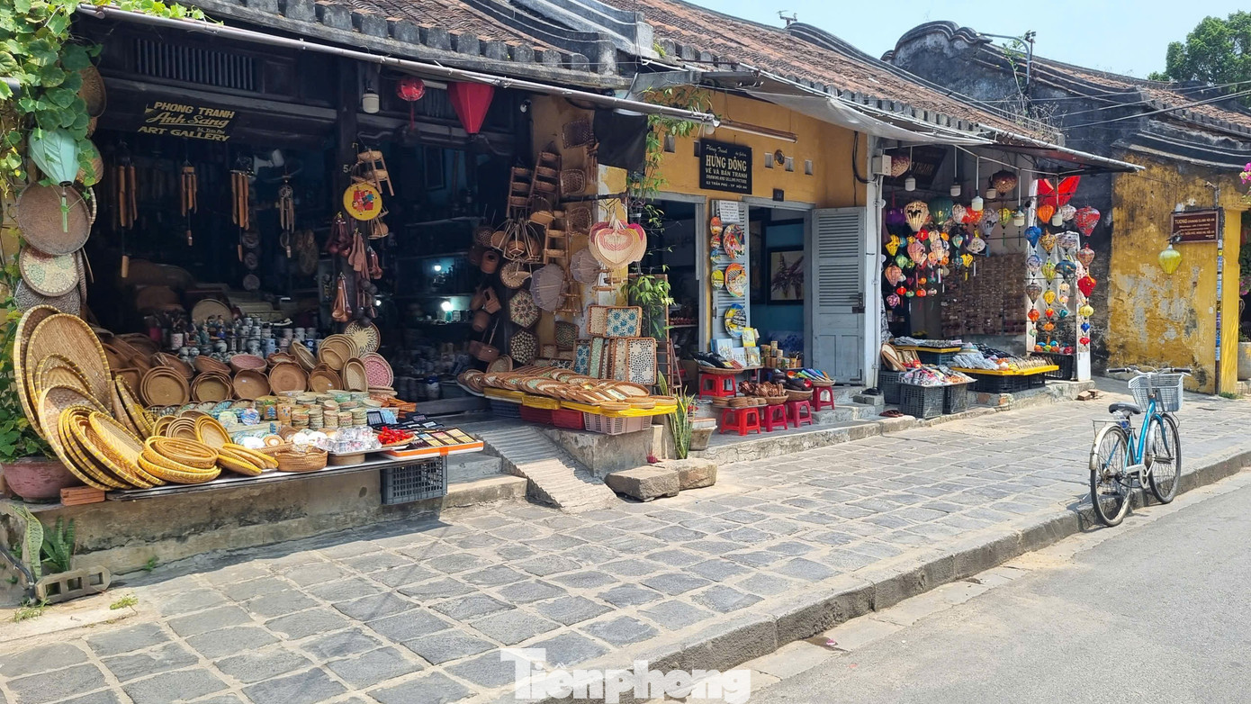 Diện mạo 'lạ' của phố cổ Hội An trước giờ G ‘siết’ vỉa hè - Ảnh 9
