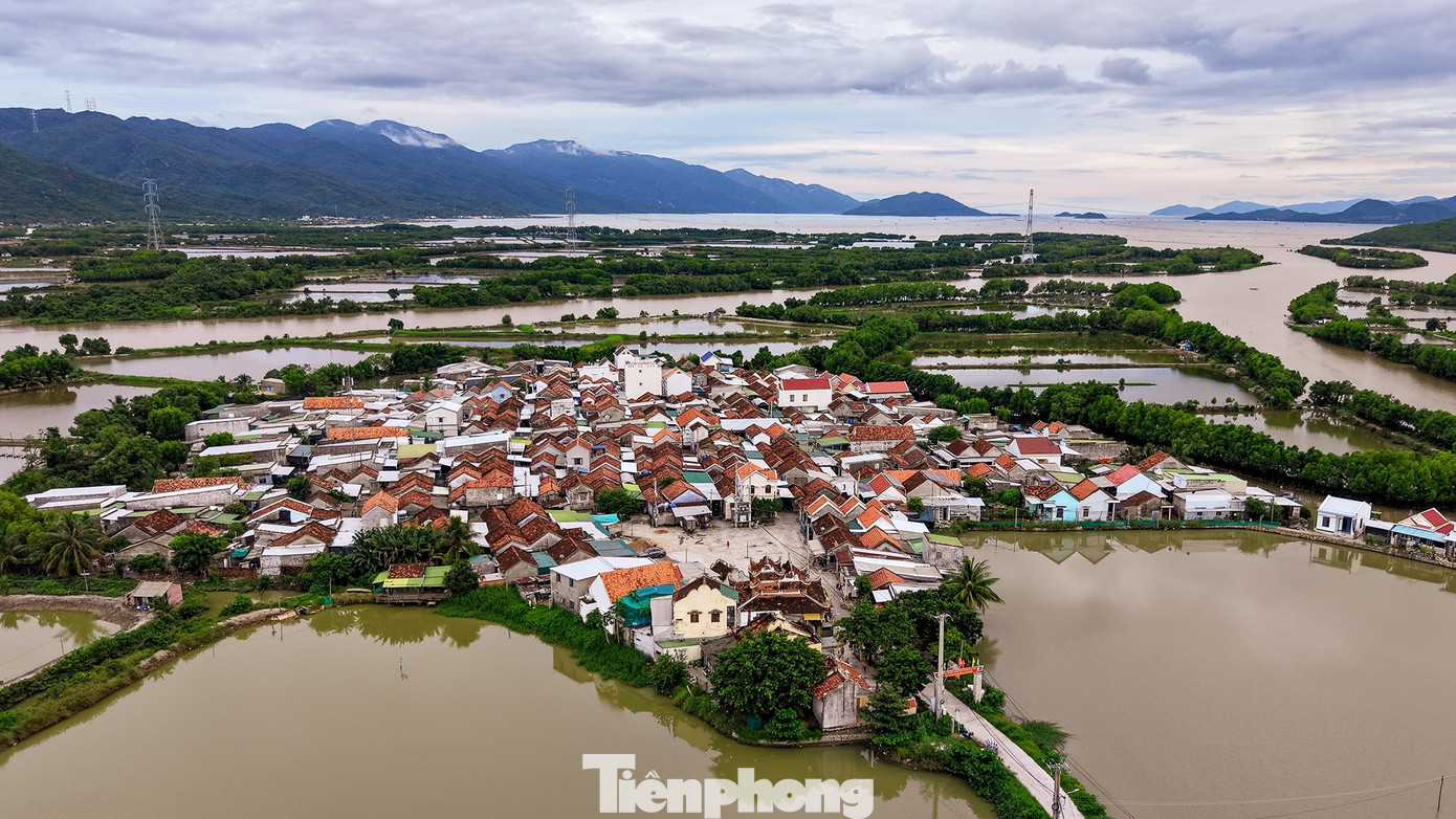 'Ốc đảo cô đơn' hình cánh diều gây sốt ở Khánh Hòa - Ảnh 2