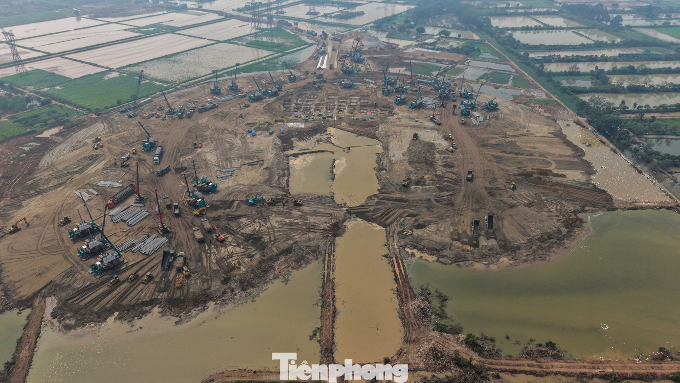 Bay trên công trường sân vận động Trống Đồng - Ảnh 3