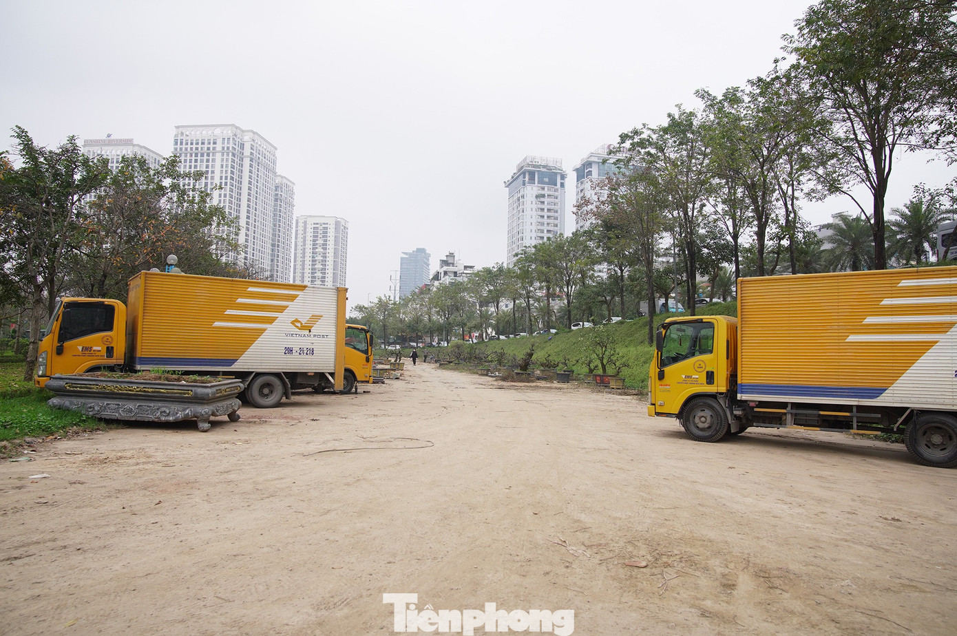 Cận cảnh sự xuống cấp khó tin tại vườn hoa cửa ngõ Thủ đô - Ảnh 7