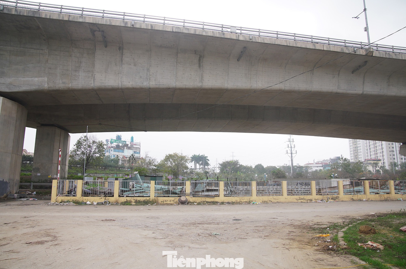 Cận cảnh sự xuống cấp khó tin tại vườn hoa cửa ngõ Thủ đô - Ảnh 10