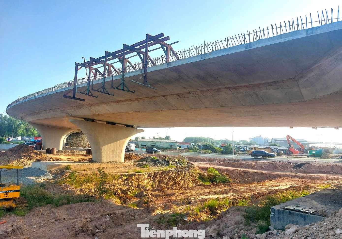 Cận cảnh nút giao trọng điểm trên tuyến Vành đai 3 TPHCM đang hoàn thiện - Ảnh 1