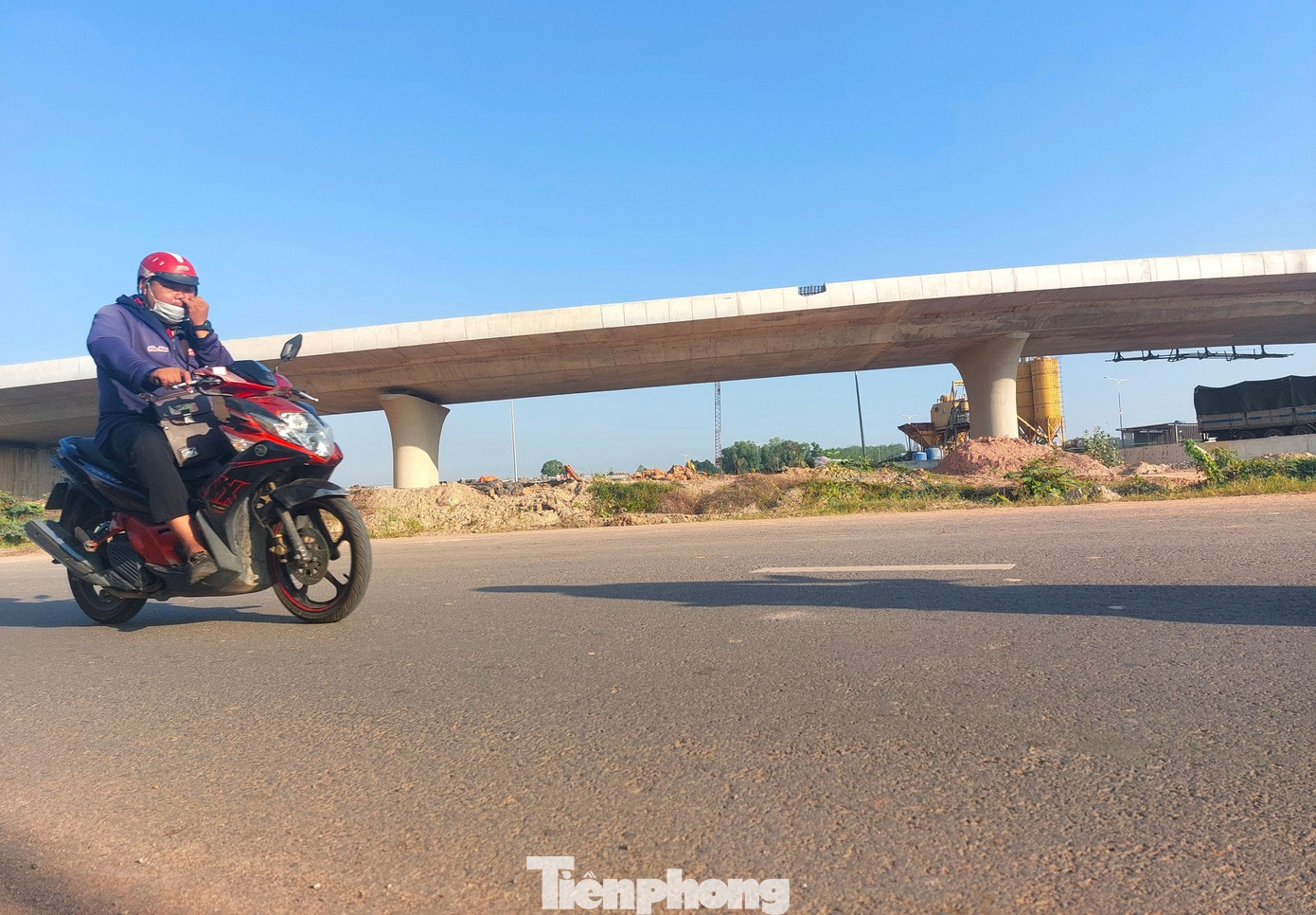 Cận cảnh nút giao trọng điểm trên tuyến Vành đai 3 TPHCM đang hoàn thiện - Ảnh 2